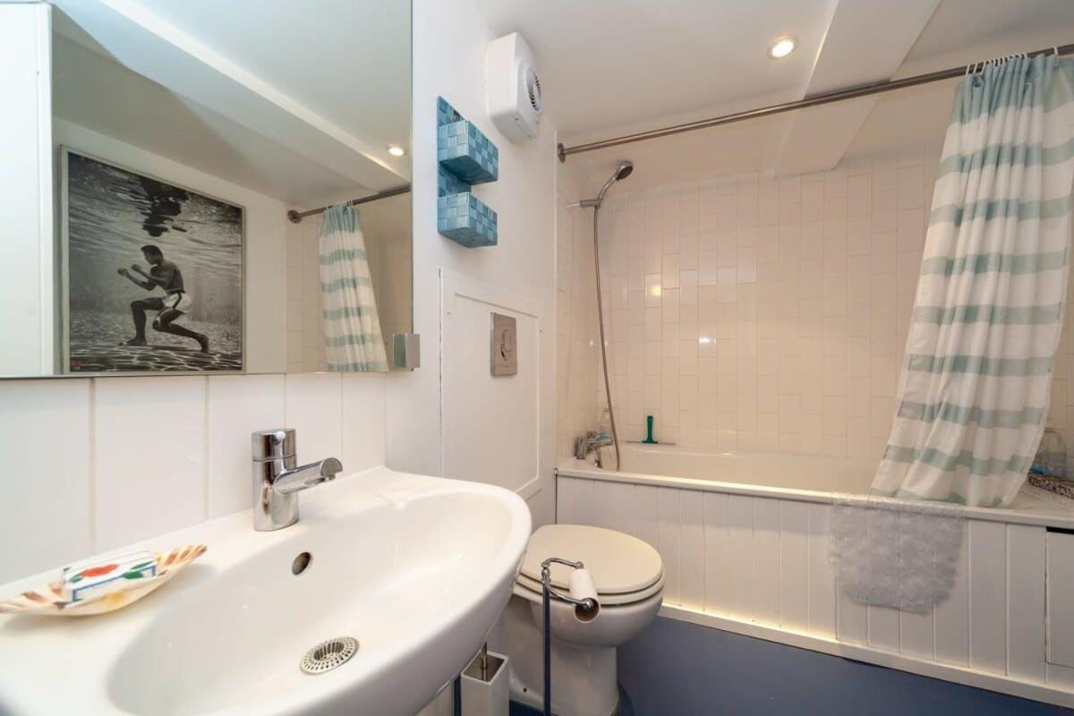 Charming 1 Bedroom Apartment In Old School House Лондон Экстерьер фото
