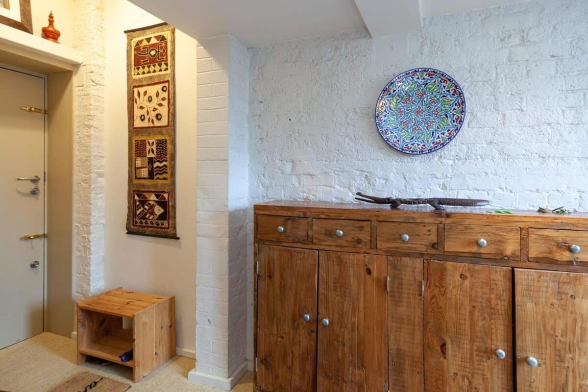 Charming 1 Bedroom Apartment In Old School House Лондон Экстерьер фото