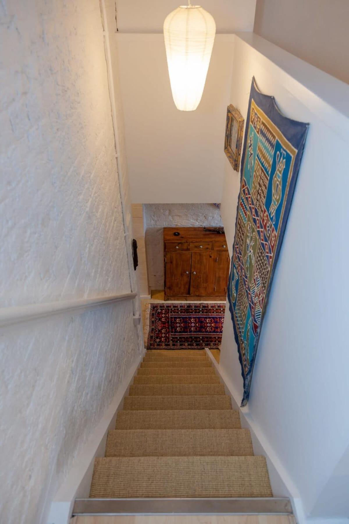 Charming 1 Bedroom Apartment In Old School House Лондон Экстерьер фото
